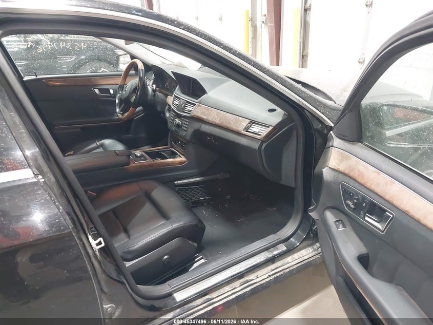 2013 Mercedes-benz VIN WDDHF8JB1DA755986 IAAI salvage auction — STORM DAMAGE, Salvage (North Dakota), sold $375 on 2026-07-30 (photo 5)