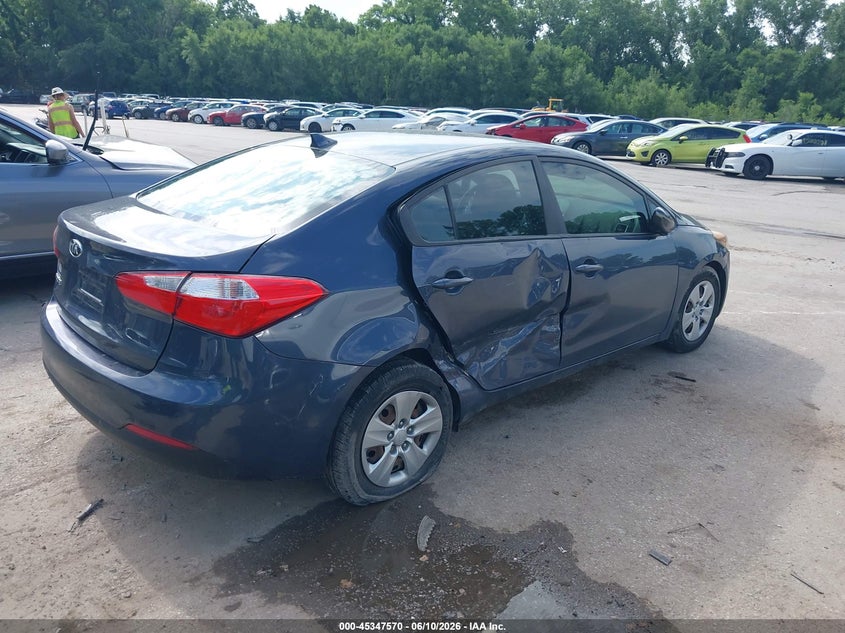 2015 Kia Forte VIN KNAFX4A68F5430464 IAAI salvage auction — RIGHT SIDE, Salvage (Kansas), sold $675 on 2026-07-15 (photo 4)