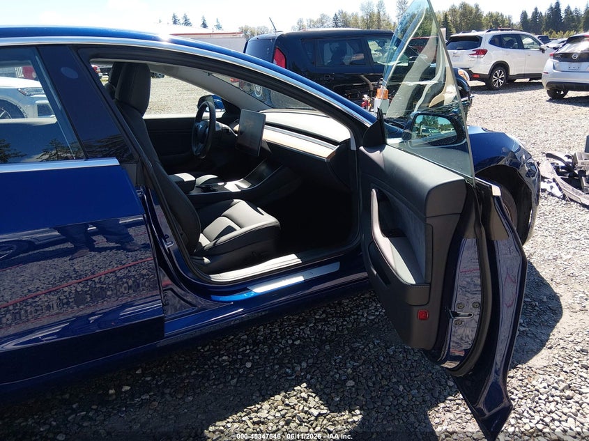 2018 Tesla Model 3 VIN 5YJ3E1EA5JF019443 IAAI salvage auction — RIGHT FRONT, Salvage Title, sold $8,600 on 2026-07-29 (photo 5)