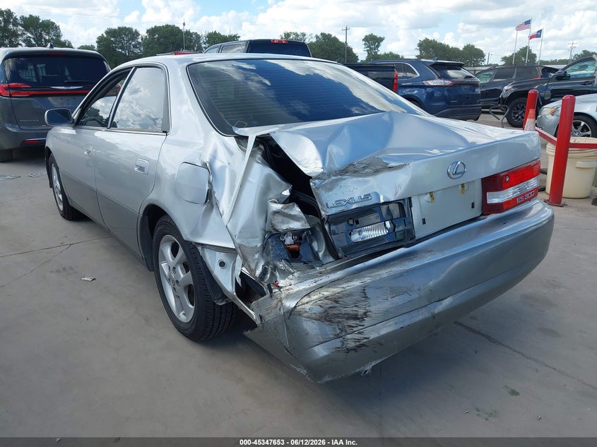 2000 Lexus ES VIN JT8BF28G7Y5083458 IAAI salvage auction — REAR END, Salvage (Texas), sold $1,075 on 2026-07-07 (photo 3)