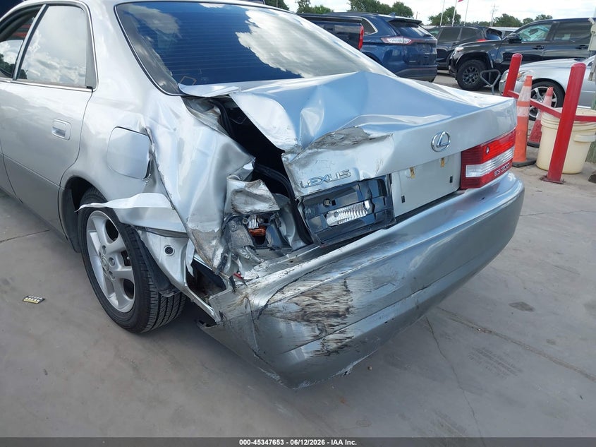 2000 Lexus ES VIN JT8BF28G7Y5083458 IAAI salvage auction — REAR END, Salvage (Texas), sold $1,075 on 2026-07-07 (photo 6)