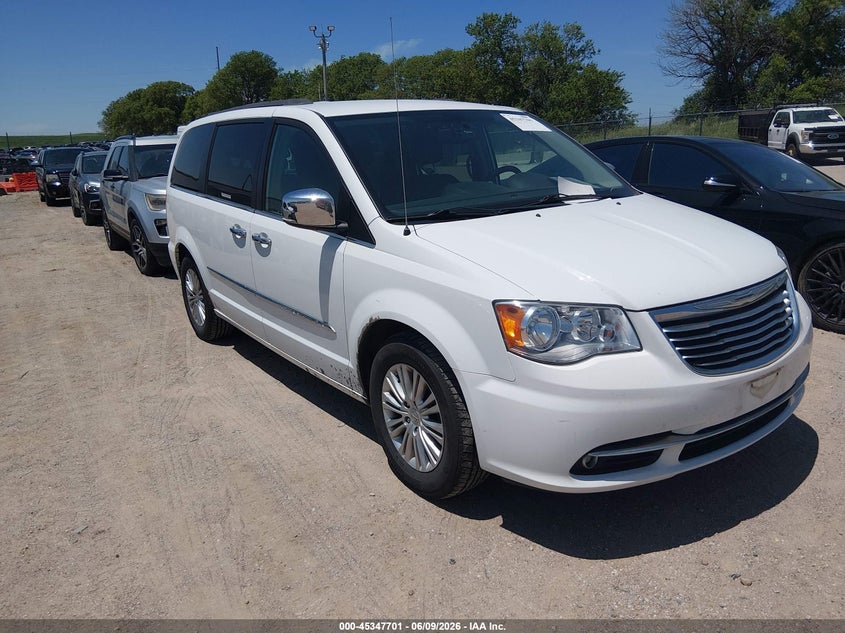 2015 Chrysler Town & country VIN 2C4RC1CG7FR611056 IAAI salvage auction — NORMAL WEAR, Salvage Title, sold $925 on 2026-07-23 (photo 1)