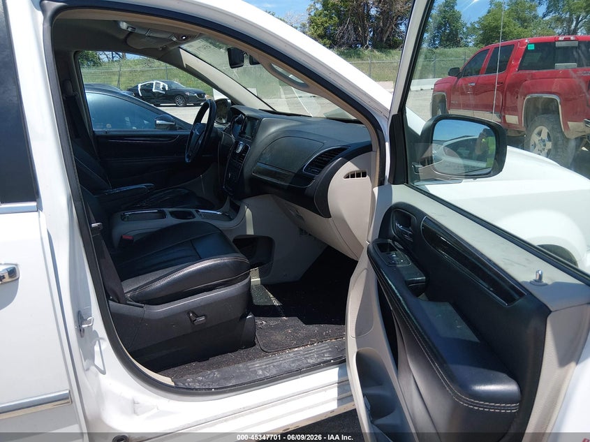 2015 Chrysler Town & country VIN 2C4RC1CG7FR611056 IAAI salvage auction — NORMAL WEAR, Salvage Title, sold $925 on 2026-07-23 (photo 5)
