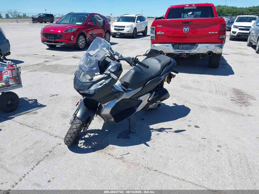 2021 Honda X-adv VIN MLHKF3852M5001391 IAAI salvage auction — RIGHT SIDE, Salvage (Iowa), sold $600 on 2026-07-08 (photo 2)