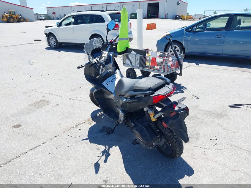2021 Honda X-adv VIN MLHKF3852M5001391 IAAI salvage auction — RIGHT SIDE, Salvage (Iowa), sold $600 on 2026-07-08 (photo 3)