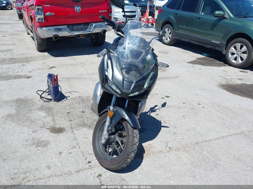 2021 Honda X-adv VIN MLHKF3852M5001391 IAAI salvage auction — RIGHT SIDE, Salvage (Iowa), sold $600 on 2026-07-08 (photo 5)