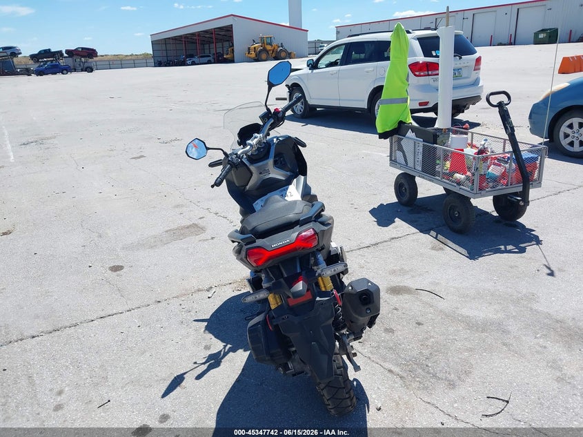 2021 Honda X-adv VIN MLHKF3852M5001391 IAAI salvage auction — RIGHT SIDE, Salvage (Iowa), sold $600 on 2026-07-08 (photo 6)