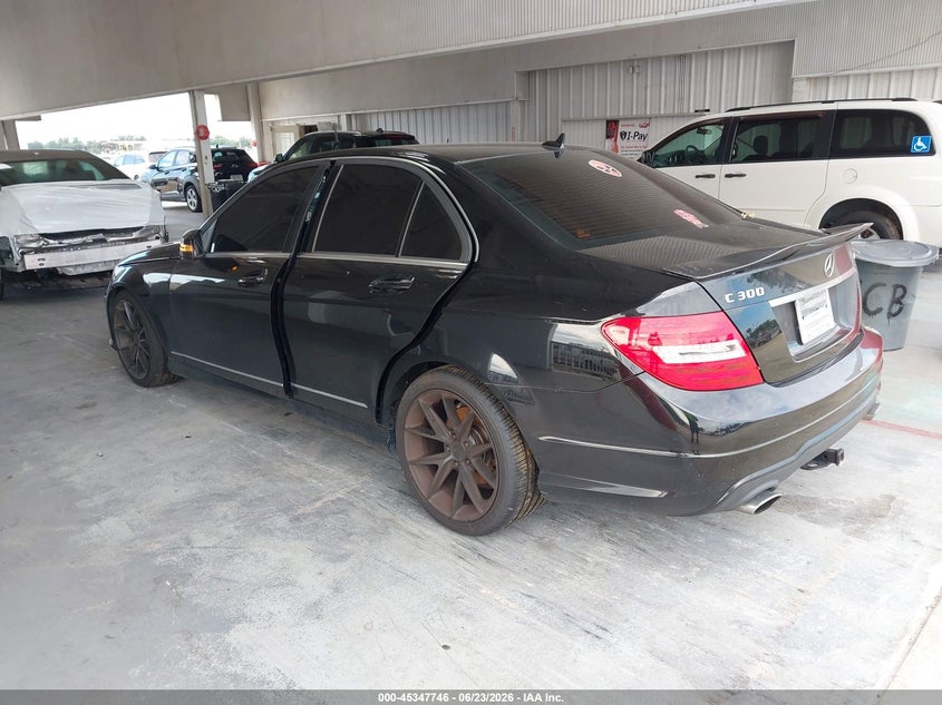 2012 Mercedes-benz C-klasse VIN WDDGF8BB8CR227744 IAAI salvage auction — LEFT FRONT, Wait Title, sold $575 on 2026-08-12 (photo 3)