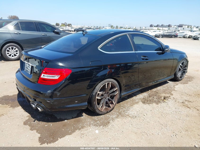 2012 Mercedes-benz VIN WDDGJ4HB0CF787662 IAAI salvage auction — NORMAL WEAR, Salvage Title, sold $400 on 2026-08-11 (photo 4)