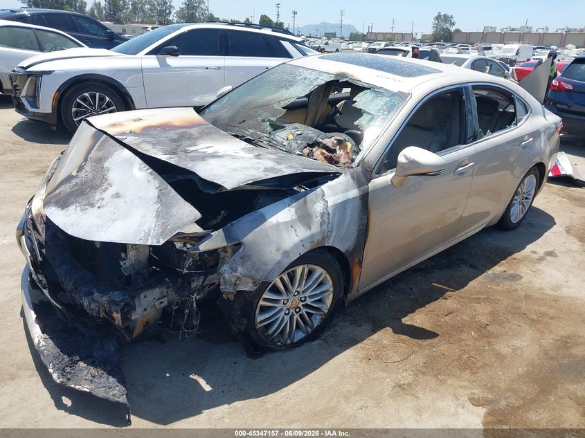 2013 Lexus ES VIN JTHBK1GG2D2021839 IAAI salvage auction — NORMAL WEAR, Salvage Title, sold $975 on 2026-07-29 (photo 2)
