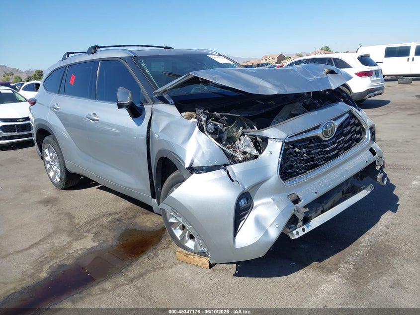 2022 Toyota Highlander VIN 5TDYZRAH1NS091205 IAAI salvage auction — FRONT END, Salvage Title, sold $12,100 on 2026-07-21 (photo 1)
