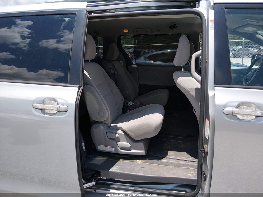 2020 Toyota Sienna VIN 5TDKZ3DC5LS038457 IAAI salvage auction — LEFT FRONT, Salvage (Alabama), sold $4,925 on 2026-07-23 (photo 8)