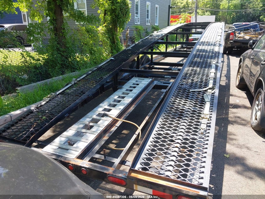 2023 Kaufman trailers Trailer VIN 7UZFW5037PB000179 IAAI salvage auction — SIDE, Clear (New Jersey), sold $7,100 on 2026-07-13 (photo 3)