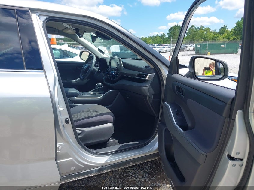 2022 Toyota Highlander VIN 5TDZARAH9NS516455 IAAI salvage auction — WATER/FLOOD, Salvage (Mississippi), sold $11,975 on 2026-07-17 (photo 5)