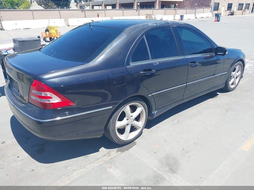2005 Mercedes-benz C class VIN WDBRF40J25A750070 IAAI salvage auction — NORMAL WEAR, Clear - Dealer Only (California), sold $325 on 2026-07-06 (photo 4)