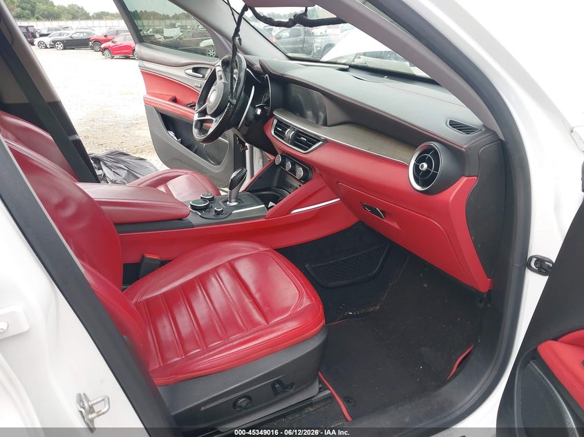 2019 Alfa romeo Stelvio VIN ZASPAKBN4K7C45546 IAAI salvage auction — THEFT, Wait Title, sold $25 on 2026-08-21 (photo 5)