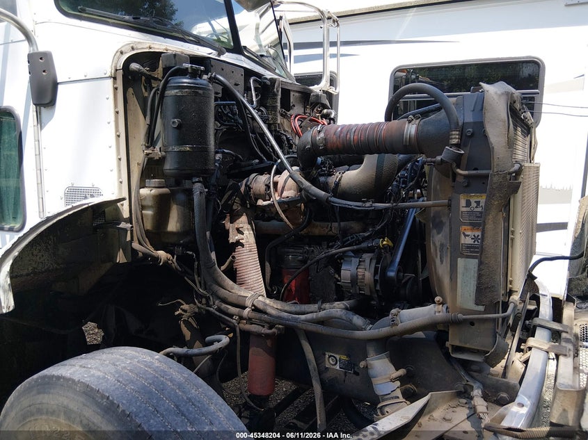 2006 Peterbilt 335 VIN 2NPLLZ9X36M661910 IAAI salvage auction — NORMAL WEAR, Clear (Tennessee), sold $15,700 on 2026-07-15 (photo 9)