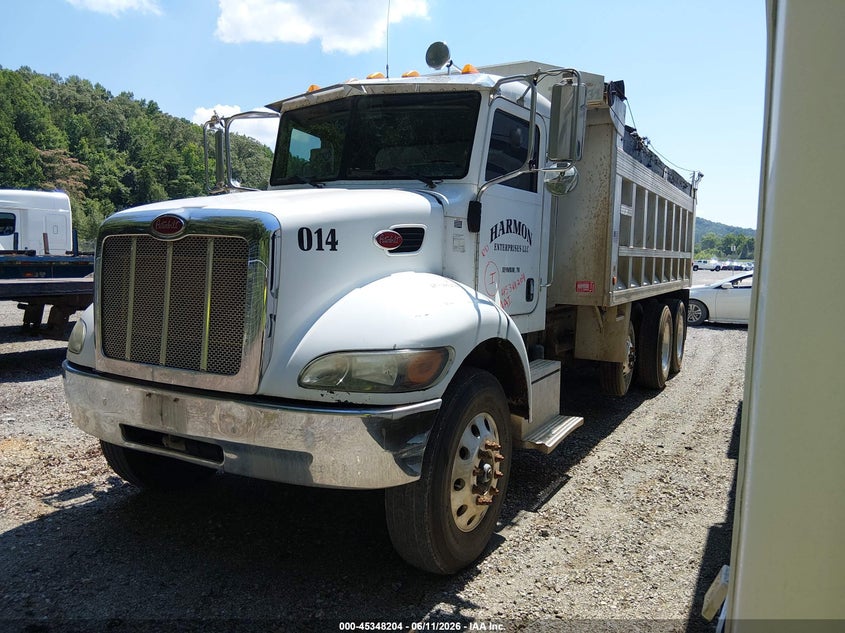 2006 Peterbilt 335 VIN 2NPLLZ9X36M661910 IAAI salvage auction — NORMAL WEAR, Clear (Tennessee), sold $15,700 on 2026-07-15 (photo 2)