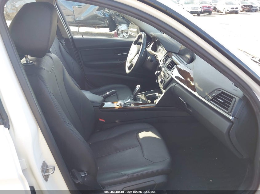 2015 BMW 3er VIN WBA3B3G57FNT68792 IAAI salvage auction — RIGHT FRONT, Salvage Title, sold $1,300 on 2026-08-13 (photo 5)