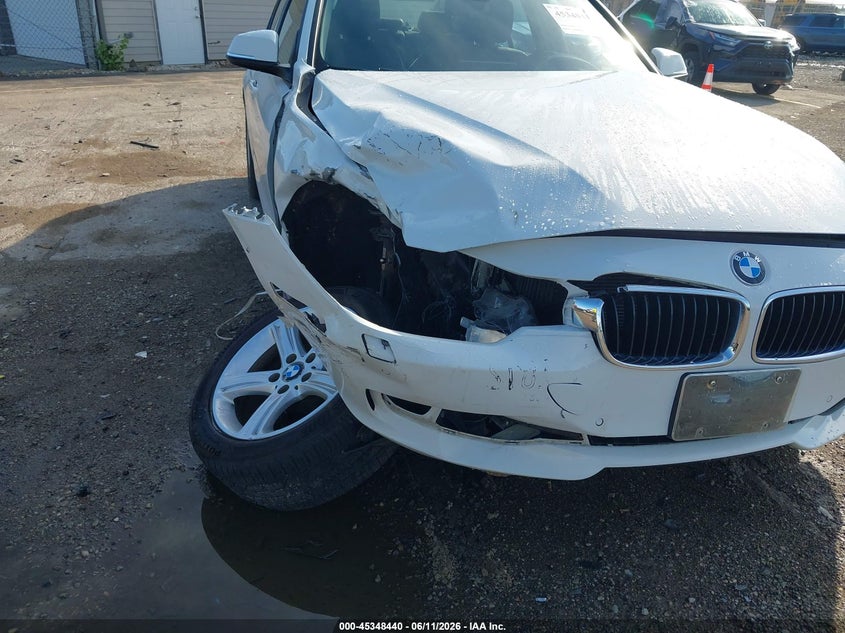 2015 BMW 3er VIN WBA3B3G57FNT68792 IAAI salvage auction — RIGHT FRONT, Salvage Title, sold $1,300 on 2026-08-13 (photo 6)