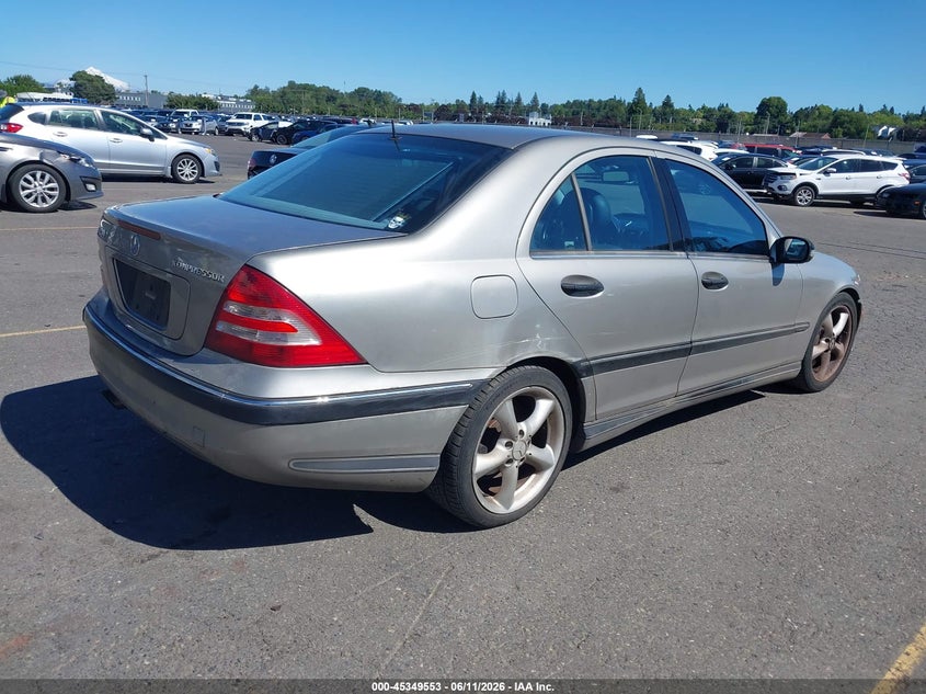 2005 Mercedes-benz C class VIN WDBRF40J55F551310 IAAI salvage auction — LEFT FRONT, Salvage (Oregon), sold $100 on 2026-07-30 (photo 4)
