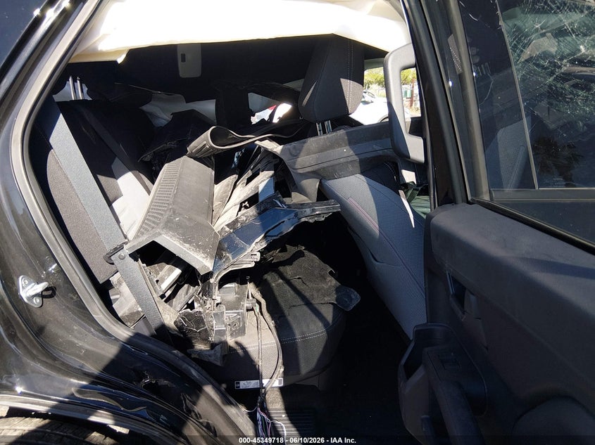 2025 Toyota 4runner VIN JTEVA5BR0S5065864 IAAI salvage auction — ROLLOVER, Salvage Title, sold $5,625 on 2026-07-31 (photo 8)