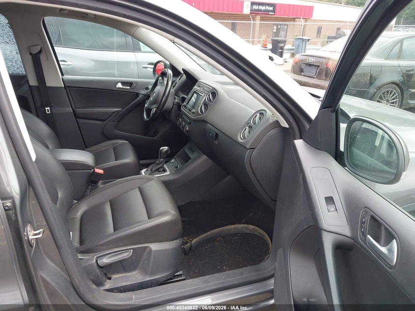 2017 Volkswagen Tiguan VIN WVGAV7AX0HK029360 IAAI salvage auction — NORMAL WEAR, Salvage Title, sold $525 on 2026-07-23 (photo 5)