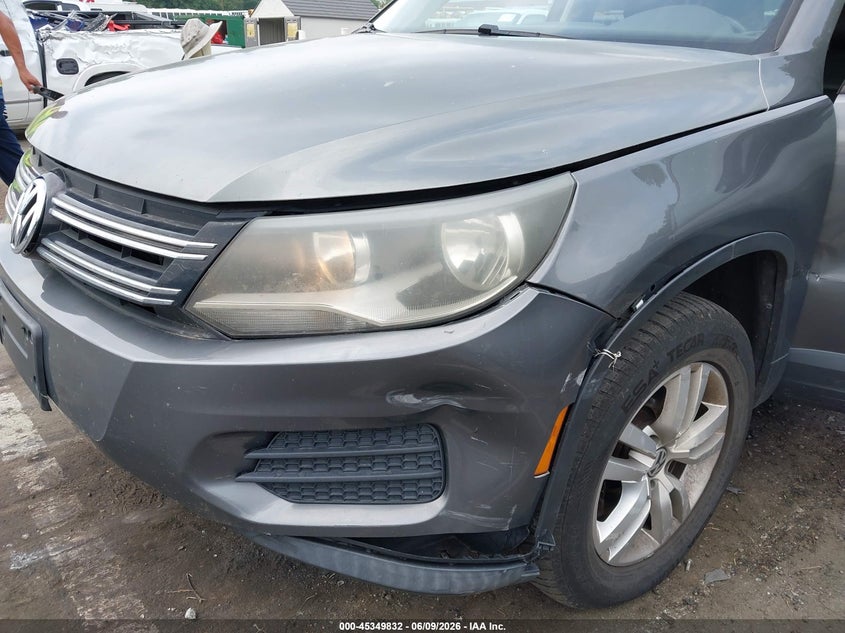 2017 Volkswagen Tiguan VIN WVGAV7AX0HK029360 IAAI salvage auction — NORMAL WEAR, Salvage Title, sold $525 on 2026-07-23 (photo 6)