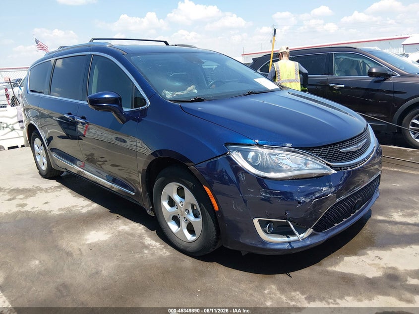 2017 Chrysler Pacifica VIN 2C4RC1EG5HR763367 IAAI salvage auction — RIGHT FRONT, Salvage Title, sold $3,300 on 2026-07-19 (photo 1)