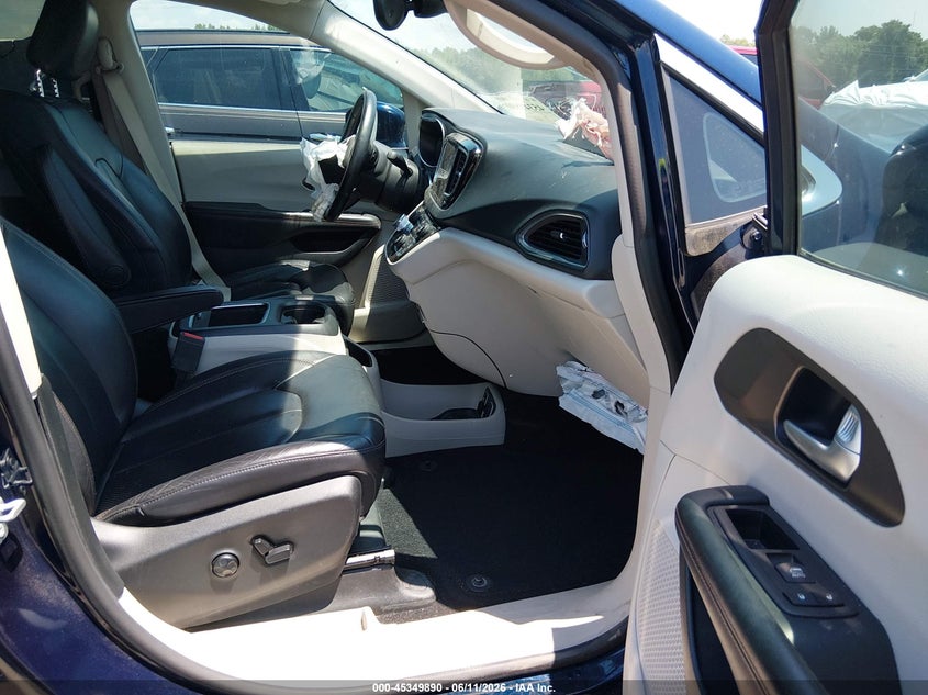 2017 Chrysler Pacifica VIN 2C4RC1EG5HR763367 IAAI salvage auction — RIGHT FRONT, Salvage Title, sold $3,300 on 2026-07-19 (photo 5)