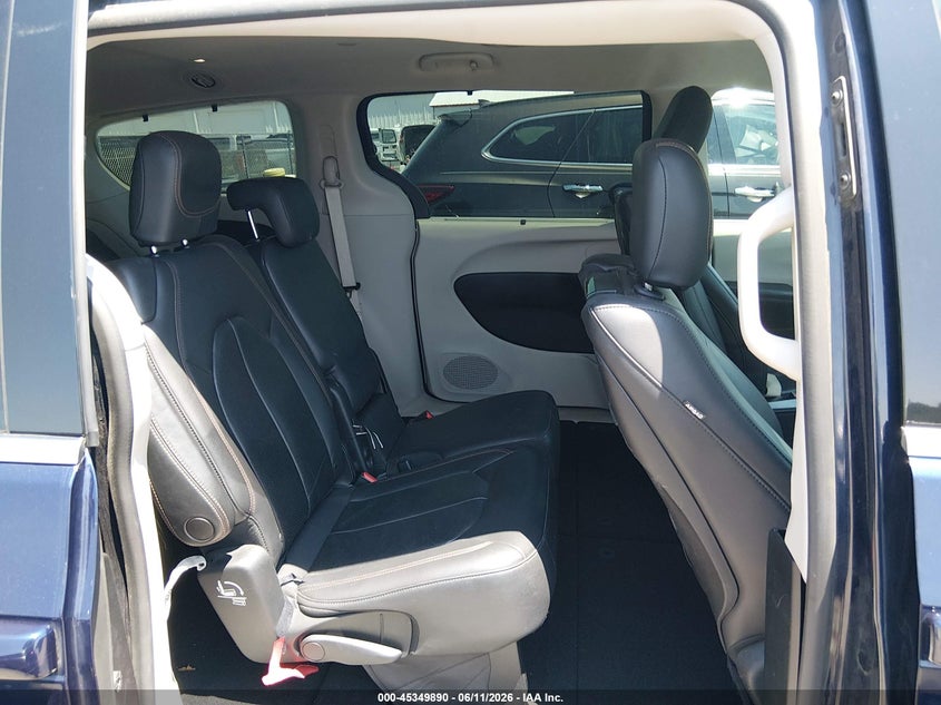 2017 Chrysler Pacifica VIN 2C4RC1EG5HR763367 IAAI salvage auction — RIGHT FRONT, Salvage Title, sold $3,300 on 2026-07-19 (photo 8)