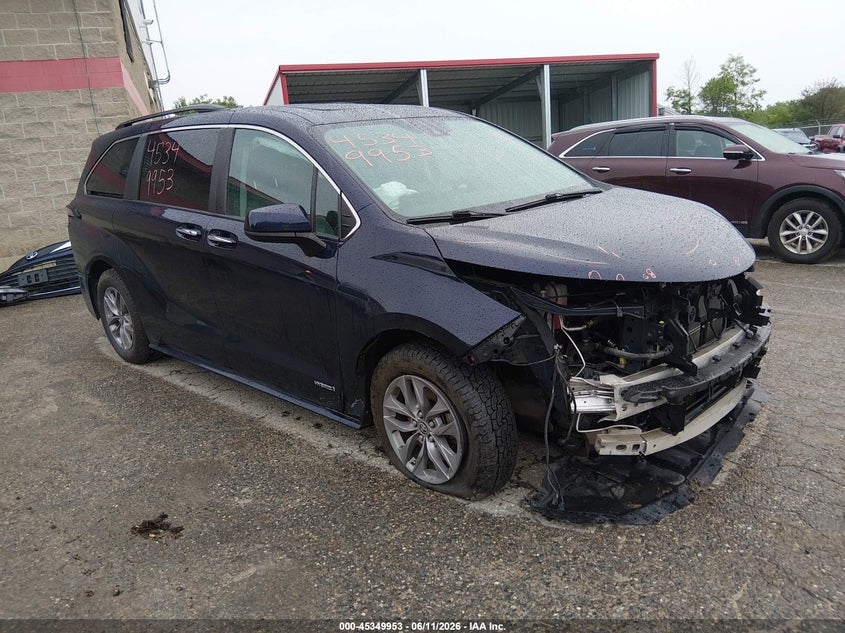 2021 Toyota Sienna VIN 5TDJSKFCXMS001851 — IAAI salvage auction photo
