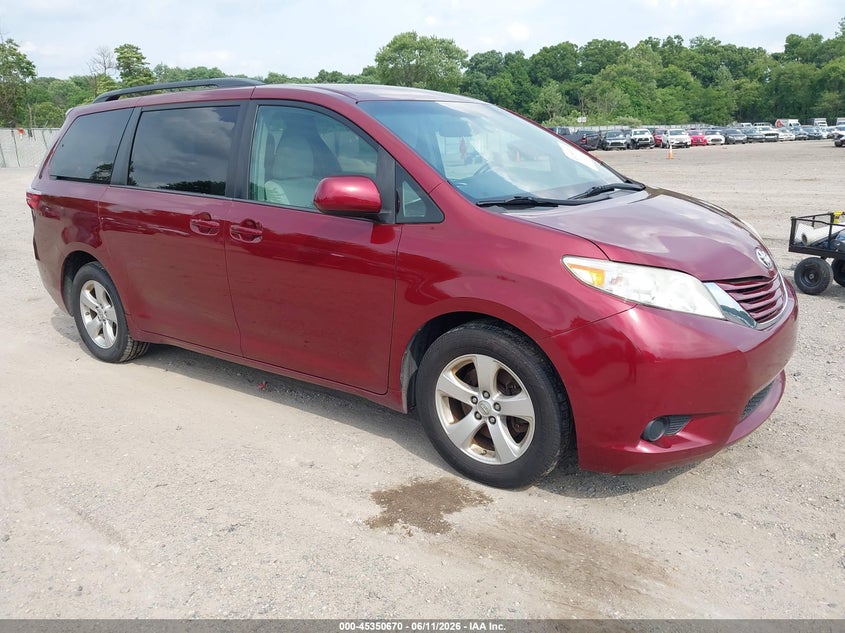 2017 Toyota Sienna VIN 5TDKZ3DC9HS876692 IAAI salvage auction — NORMAL WEAR, Clear (New Jersey), sold $2,500 on 2026-07-07 (photo 1)