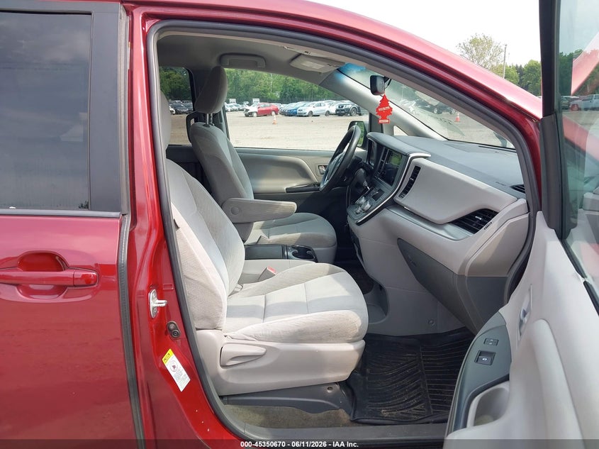 2017 Toyota Sienna VIN 5TDKZ3DC9HS876692 IAAI salvage auction — NORMAL WEAR, Clear (New Jersey), sold $2,500 on 2026-07-07 (photo 5)