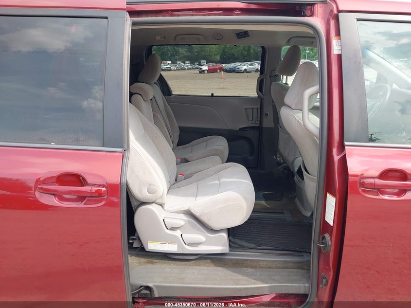 2017 Toyota Sienna VIN 5TDKZ3DC9HS876692 IAAI salvage auction — NORMAL WEAR, Clear (New Jersey), sold $2,500 on 2026-07-07 (photo 8)