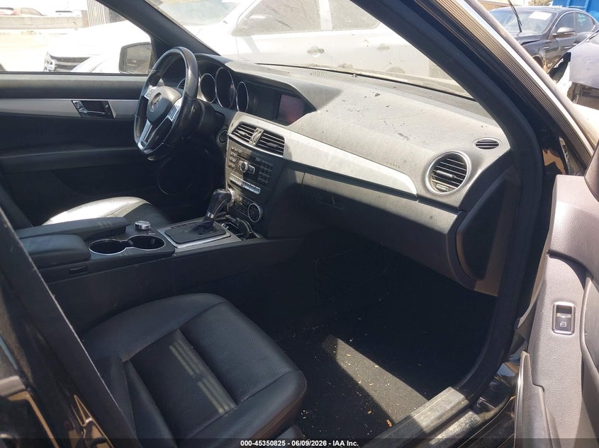 2013 Mercedes-benz VIN WDDGF4HB5DR271721 IAAI salvage auction — NORMAL WEAR, Salvage Title, sold $1,300 on 2026-07-08 (photo 5)