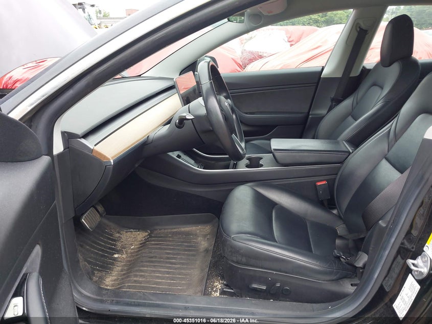 2019 Tesla Model 3 VIN 5YJ3E1EA4KF425764 IAAI salvage auction — SIDE, Salvage (Idaho), sold $5,700 on 2026-07-09 (photo 5)