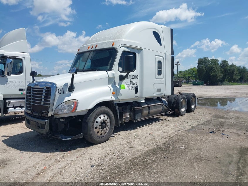 2014 Freightliner Cascadia 125 VIN 3AKJGLD50ESFU7430 IAAI salvage auction — SIDE, Rebuildable (Florida), sold $2,300 on 2026-07-08 (photo 2)