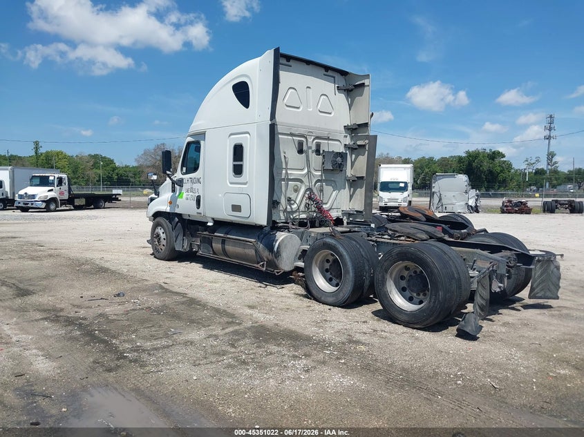 2014 Freightliner Cascadia 125 VIN 3AKJGLD50ESFU7430 IAAI salvage auction — SIDE, Rebuildable (Florida), sold $2,300 on 2026-07-08 (photo 3)