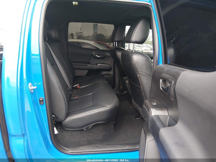 2019 Toyota Tacoma VIN 5TFCZ5AN5KX182976 IAAI salvage auction — RIGHT FRONT, Salvage (California), sold $15,000 on 2026-08-06 (photo 8)