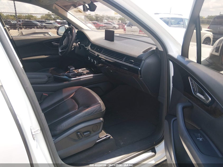 2017 Audi Q7 VIN WA1LAAF78HD042872 IAAI salvage auction — WATER/FLOOD, Salvage Title, sold $4,650 on 2026-07-19 (photo 5)