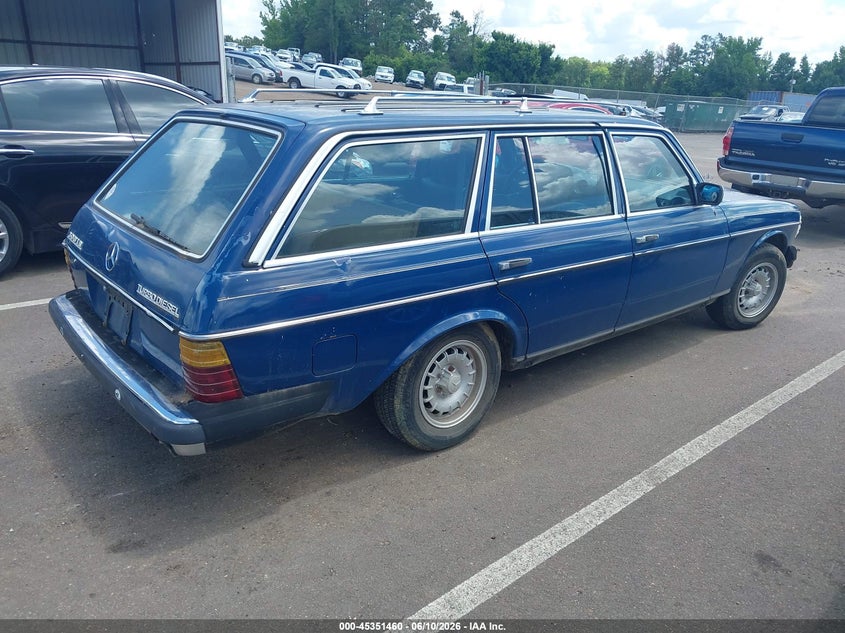1984 Mercedes-benz 300 VIN WDBAB93A1EF008067 IAAI salvage auction — UNDERCARRIAGE, Clear (Mississippi), sold $325 on 2026-07-09 (photo 4)