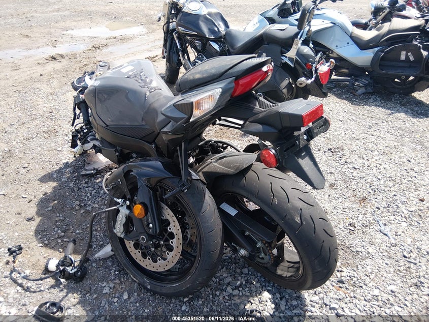 2025 Suzuki Gsx-r VIN JS1GN7FA3S7100669 IAAI salvage auction — FRONT END, Salvage (Pennsylvania), sold $1,700 on 2026-07-21 (photo 3)
