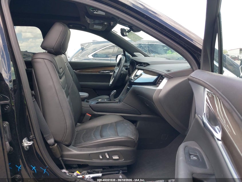 2024 Cadillac XT6 VIN 1GYKPERS8RZ736130 IAAI salvage auction — Side, Original (Texas), sold $20,550 on 2026-08-24 (photo 5)