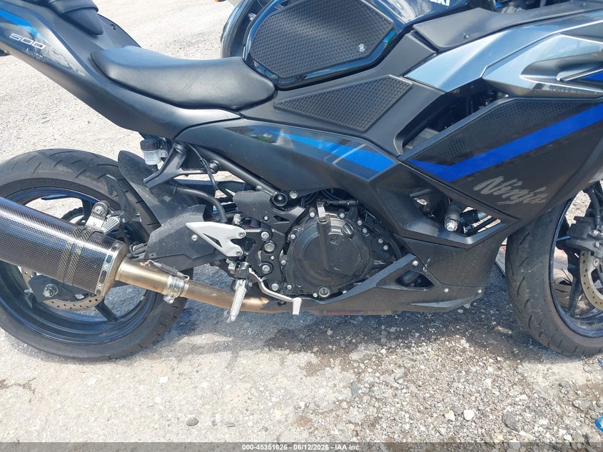 2025 Kawasaki Ninja VIN ML5EXGJ17SDA61081 IAAI salvage auction — FRONT END, Salvage (Illinois), sold $1,000 on 2026-07-28 (photo 8)