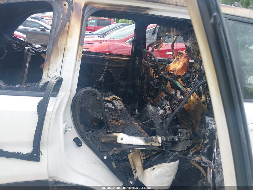 2025 Subaru Forester VIN JF2SLDDC1SH496976 IAAI salvage auction — TOTAL BURN, Junk (Missouri), sold $225 on 2026-07-29 (photo 8)