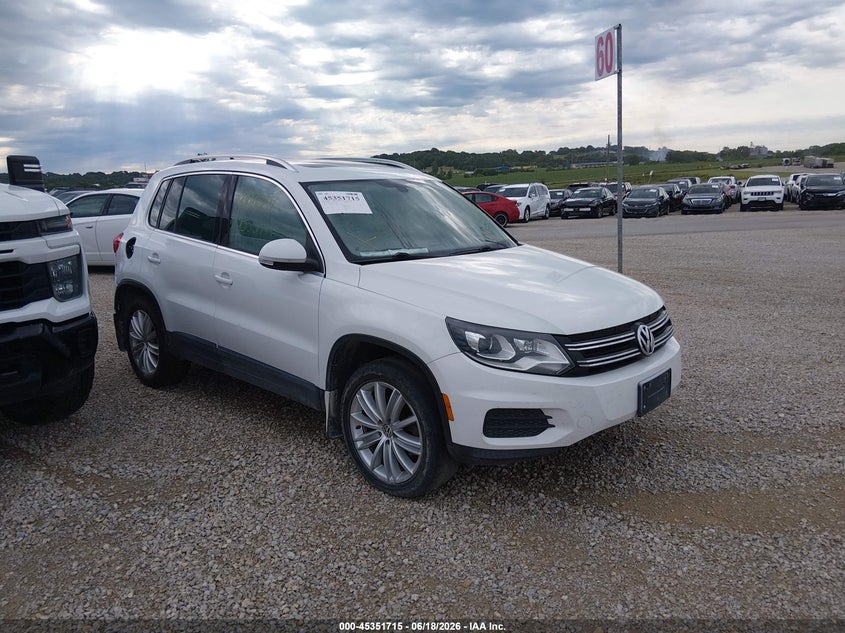 2016 Volkswagen Tiguan VIN WVGBV7AX4GW529615 IAAI salvage auction — NORMAL WEAR, Repossessed (Missouri), sold $500 on 2026-08-06 (photo 1)