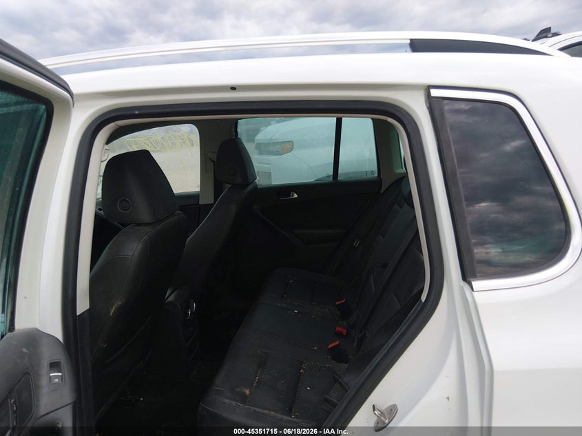 2016 Volkswagen Tiguan VIN WVGBV7AX4GW529615 IAAI salvage auction — NORMAL WEAR, Repossessed (Missouri), sold $500 on 2026-08-06 (photo 8)