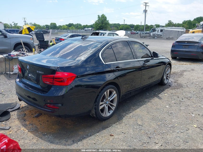 2017 BMW 3er VIN WBA8B9G59HNU48669 IAAI salvage auction — UNKNOWN, Salvage (Virginia), sold $1,925 on 2026-07-21 (photo 4)