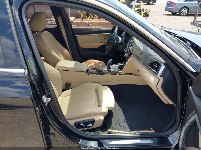2017 BMW 3er VIN WBA8B9G59HNU48669 IAAI salvage auction — UNKNOWN, Salvage (Virginia), sold $1,925 on 2026-07-21 (photo 5)